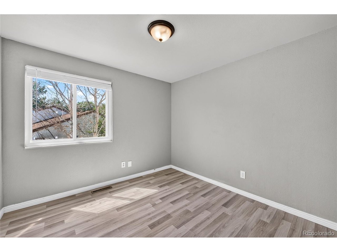 18313 E Crestline Cir