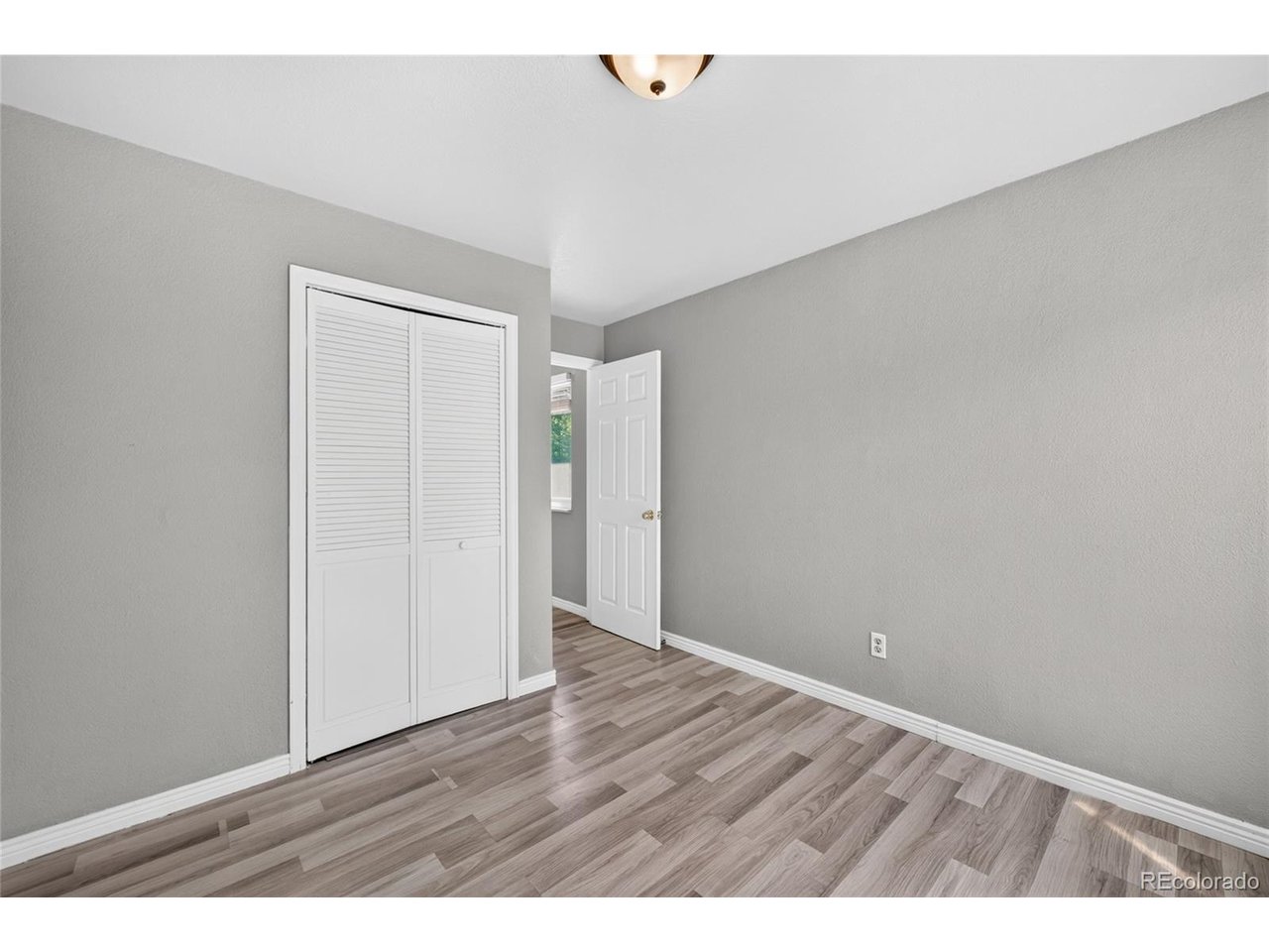 18313 E Crestline Cir