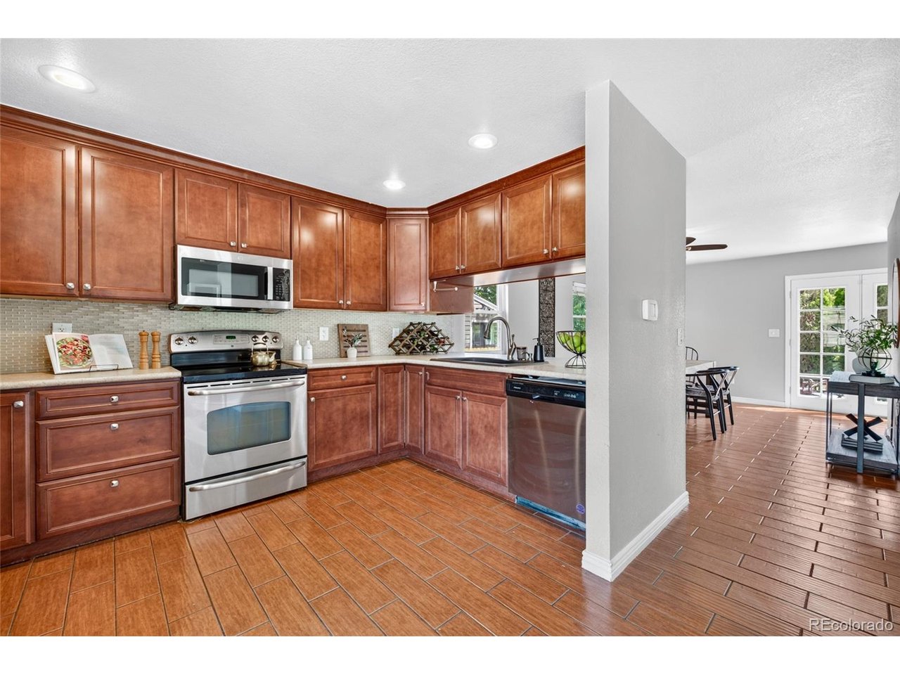 18313 E Crestline Cir