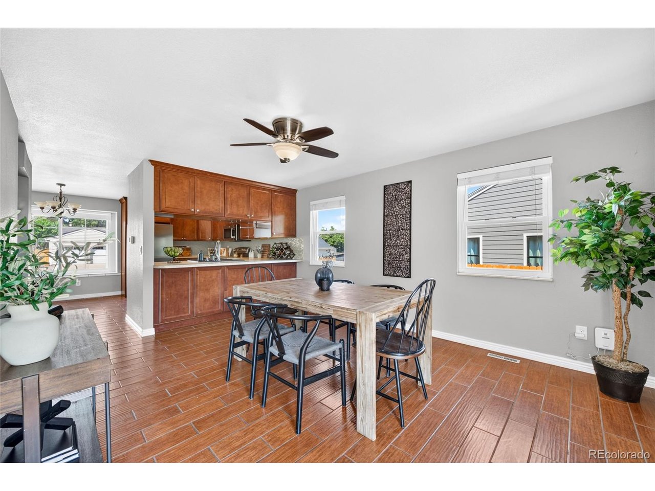 18313 E Crestline Cir