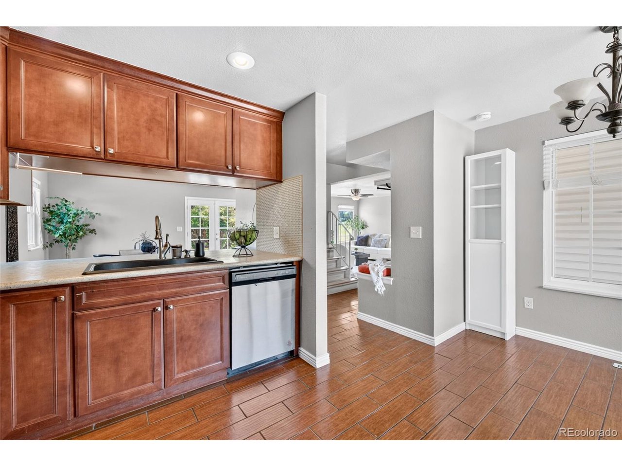 18313 E Crestline Cir