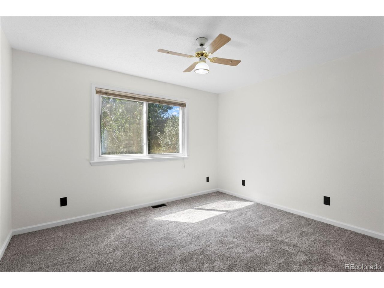 14324 W Wesley Cir