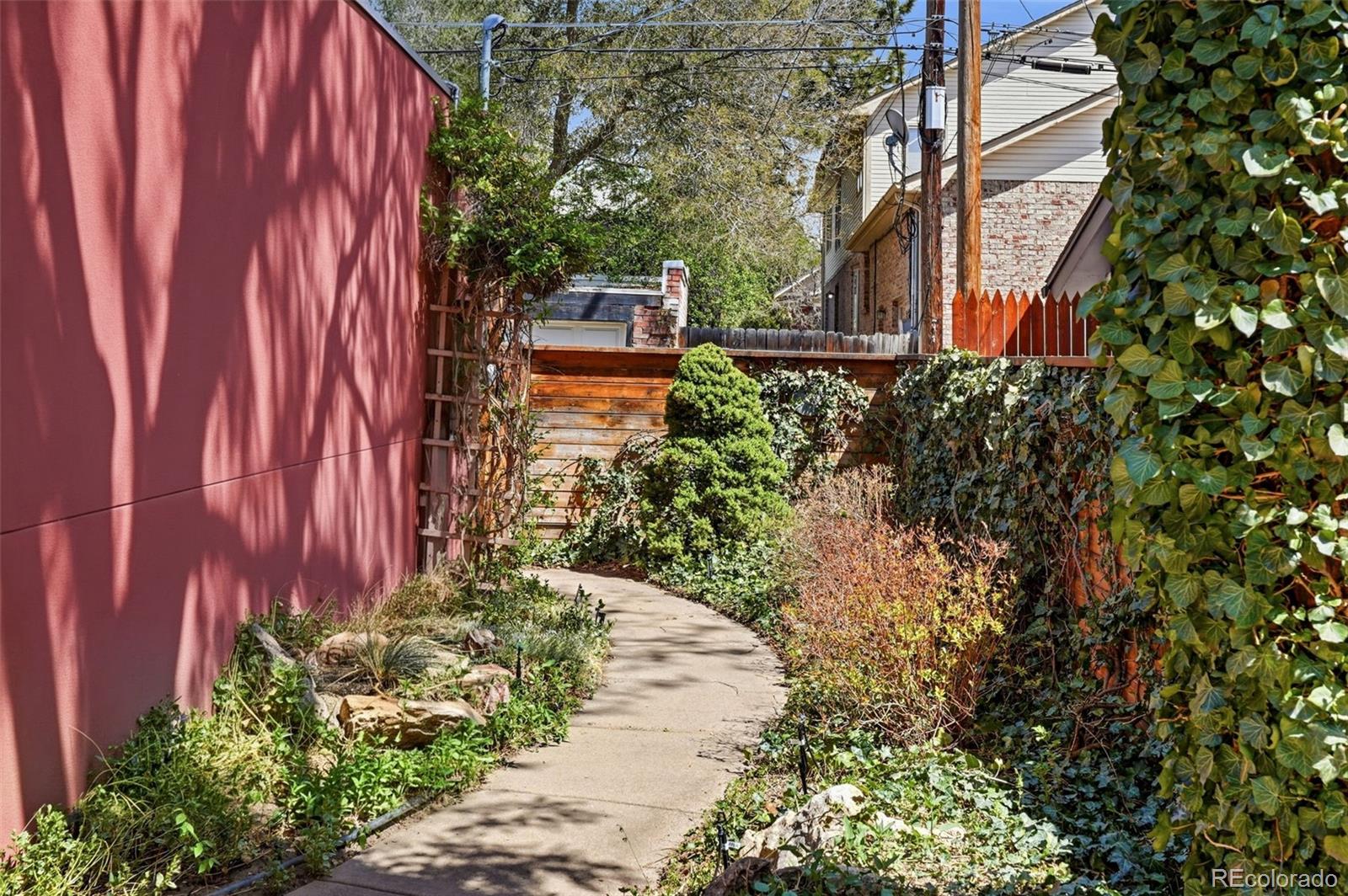 210 S Marion Parkway