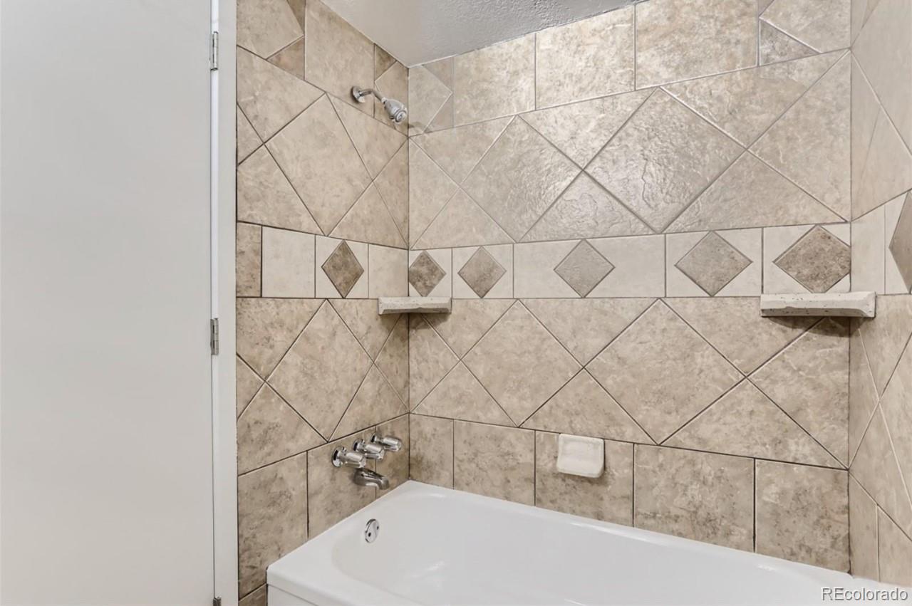 1045 N Clarkson Street Unit: 105