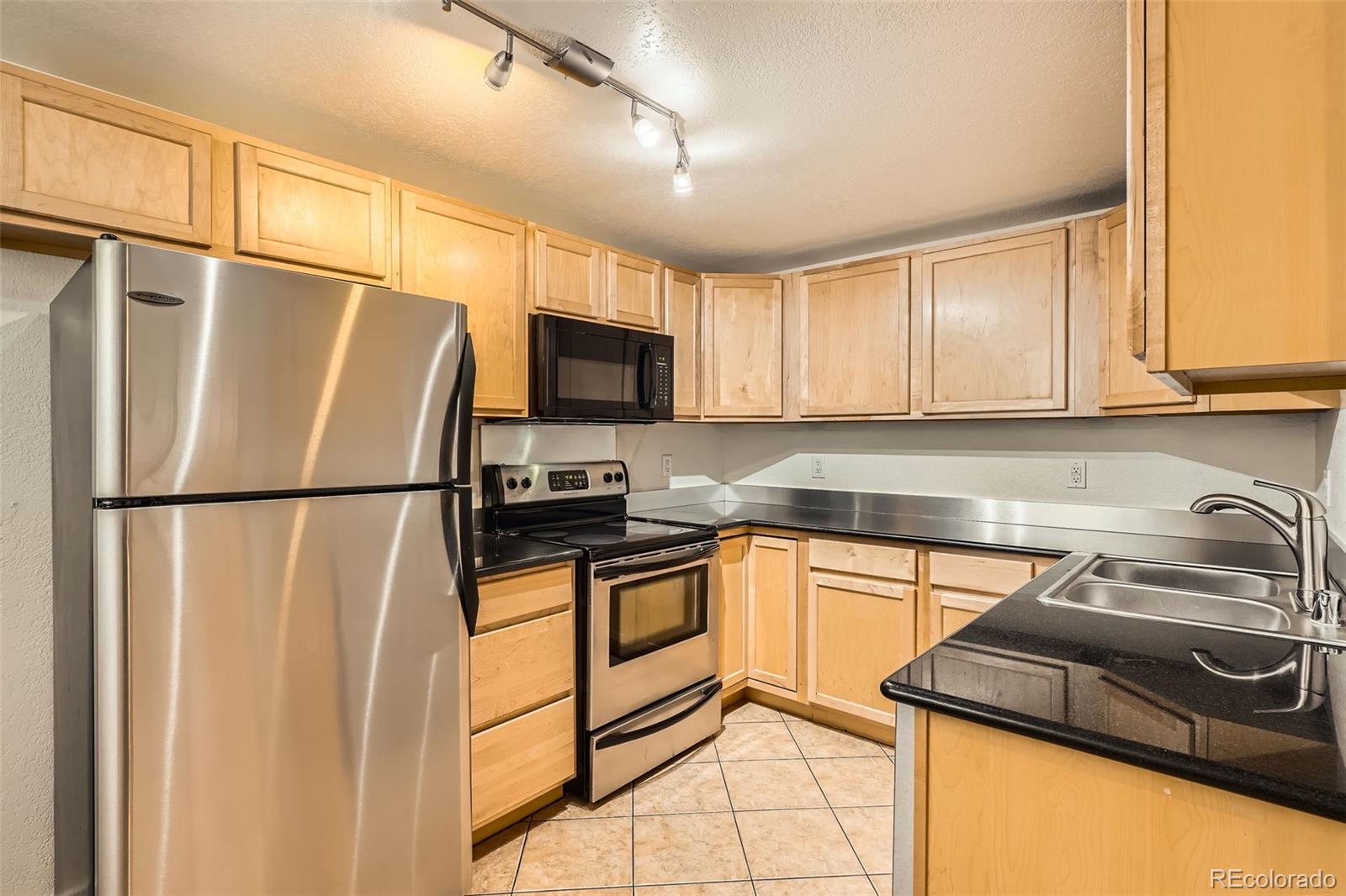 1045 N Clarkson Street Unit: 105