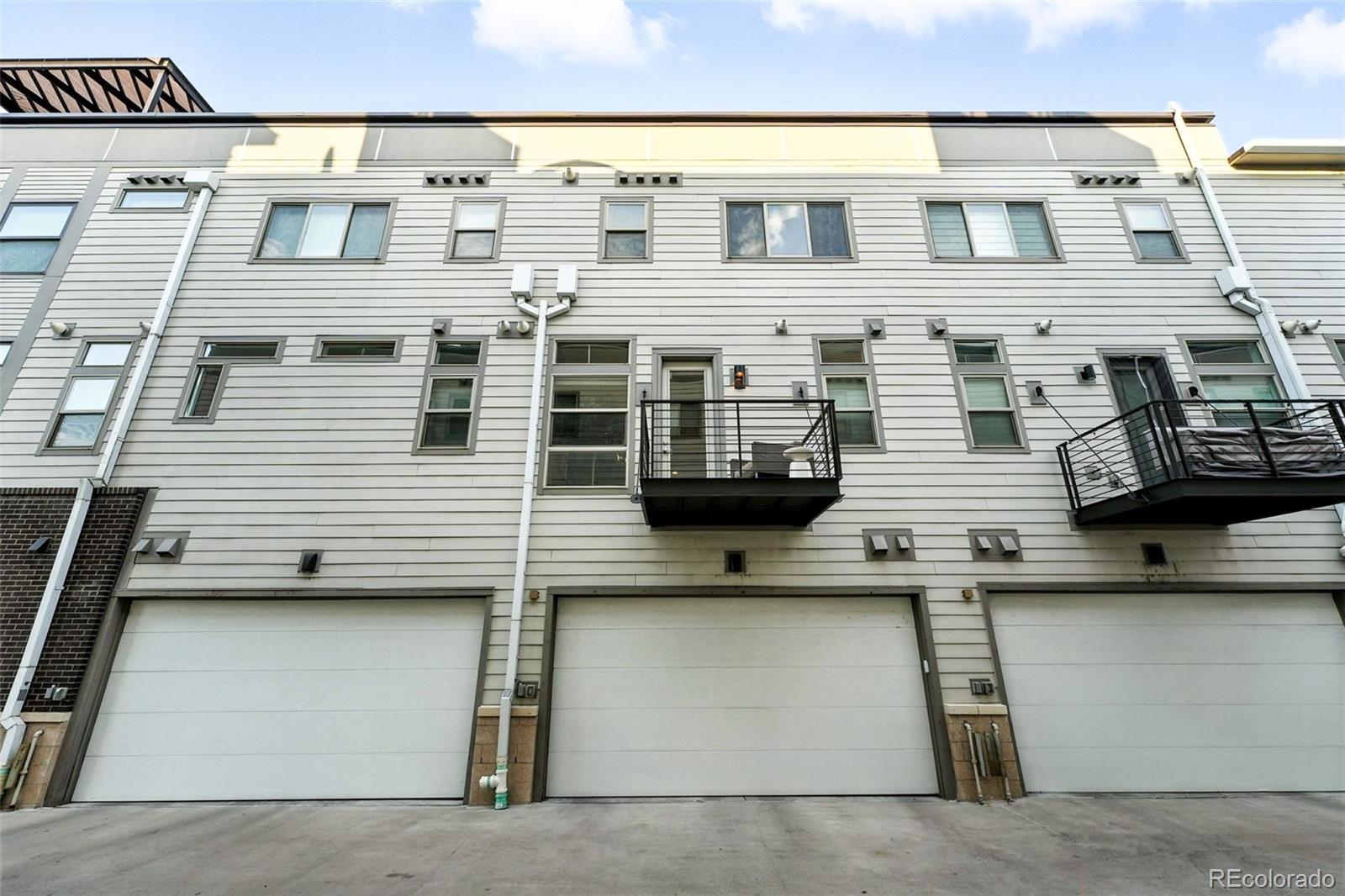 1589 Perry Street
