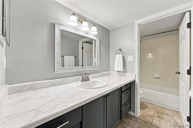 541 W Crestline Circle Unit: 10B1