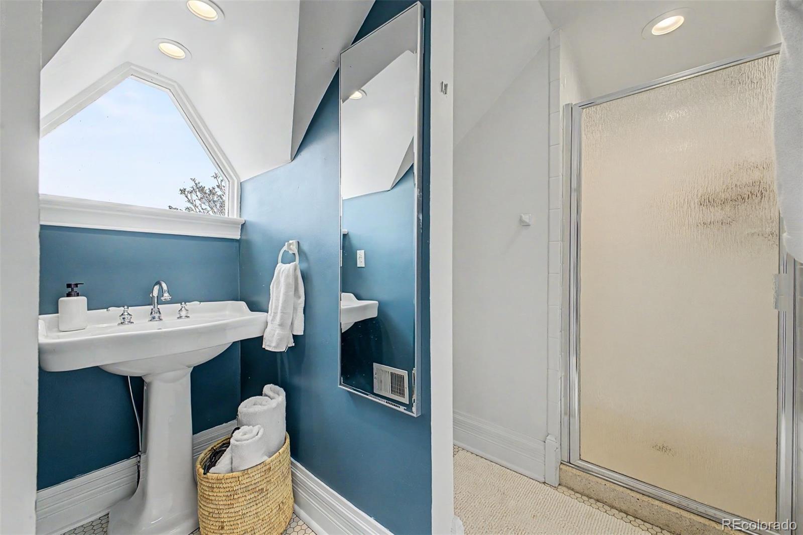 2504 Glenarm Place