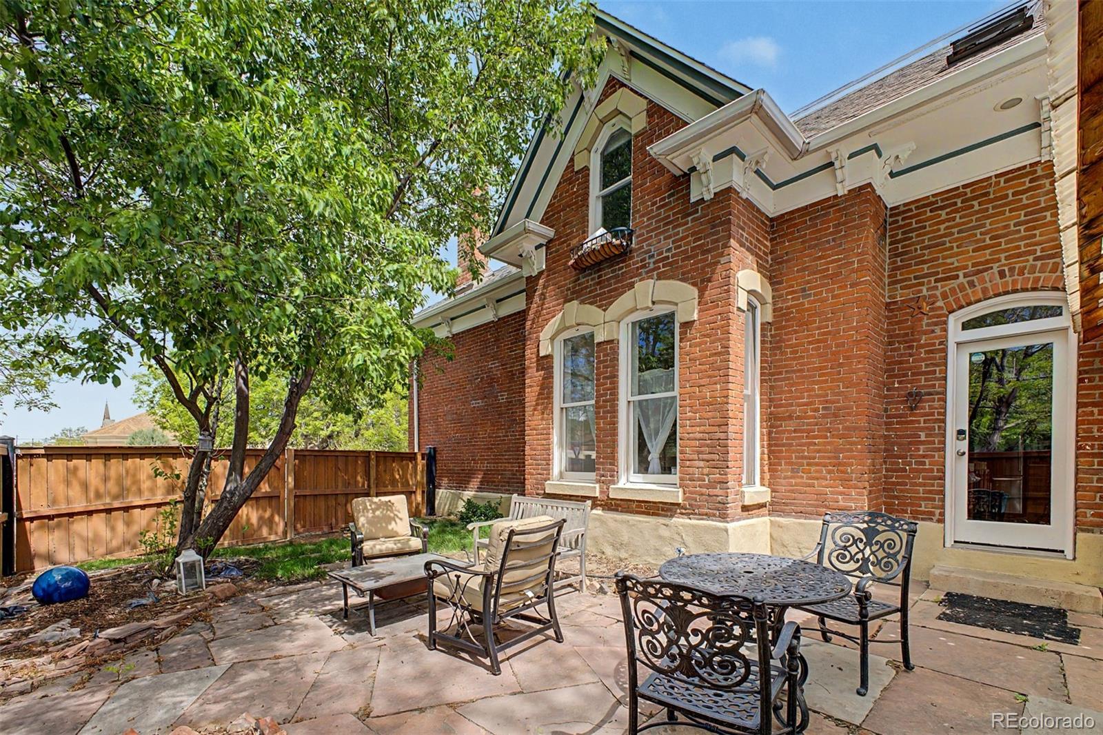 2504 Glenarm Place