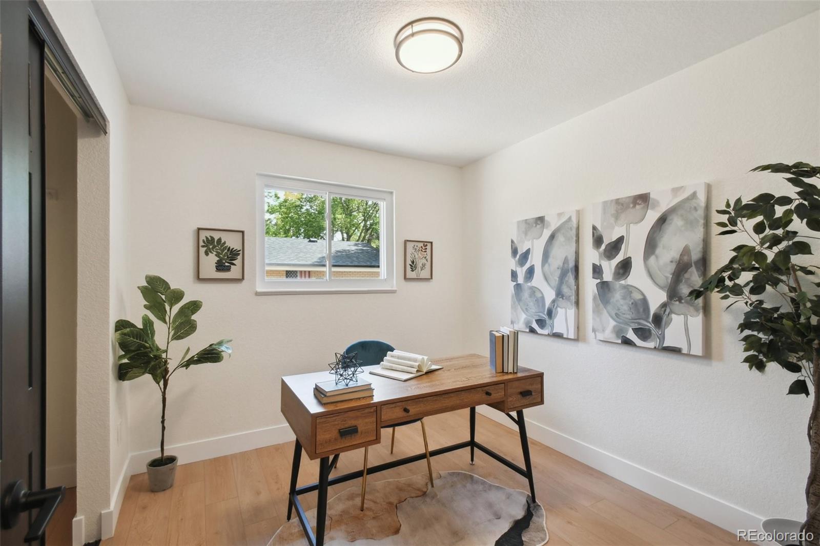 605 W Easter Place