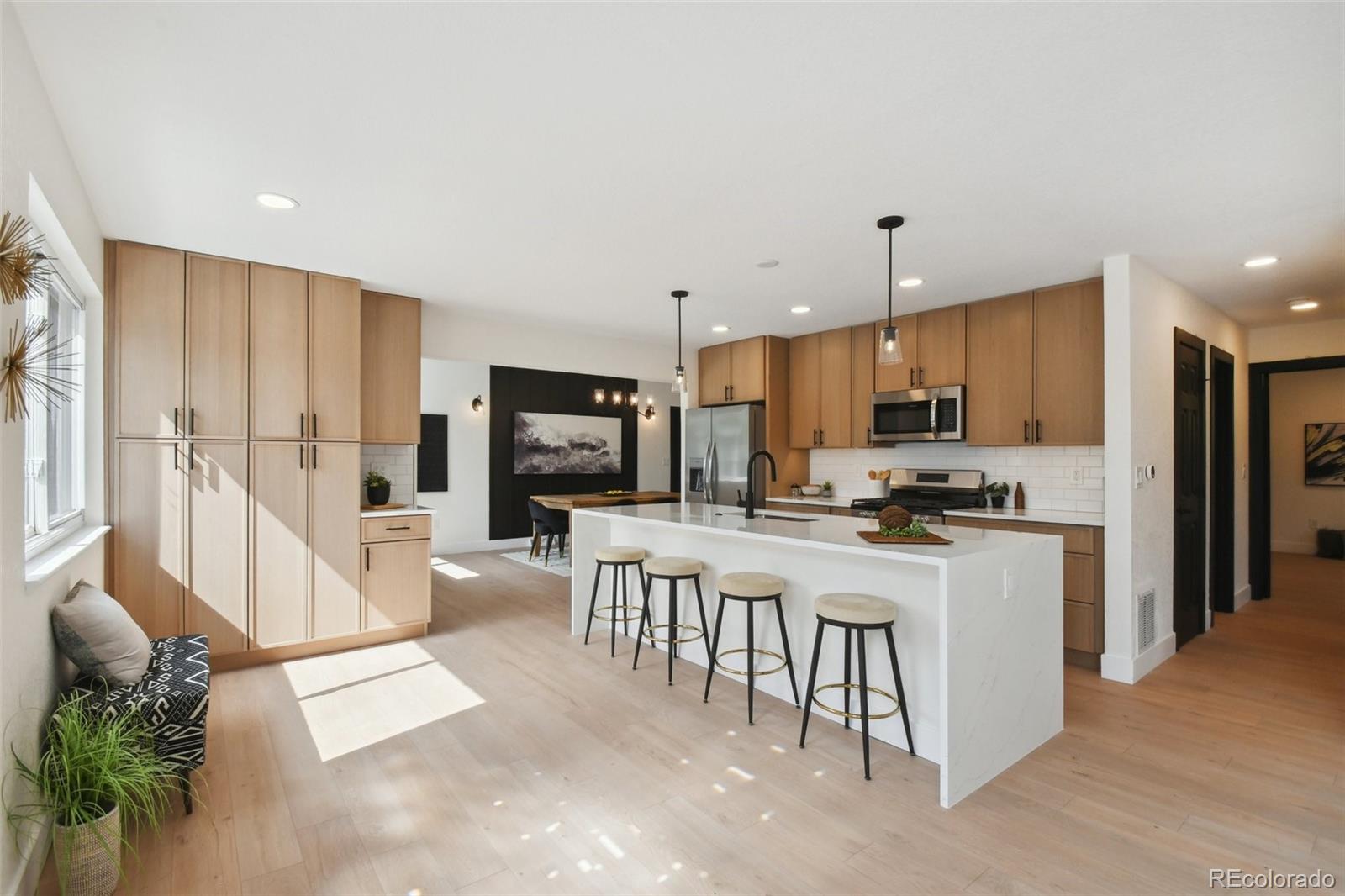 605 W Easter Place