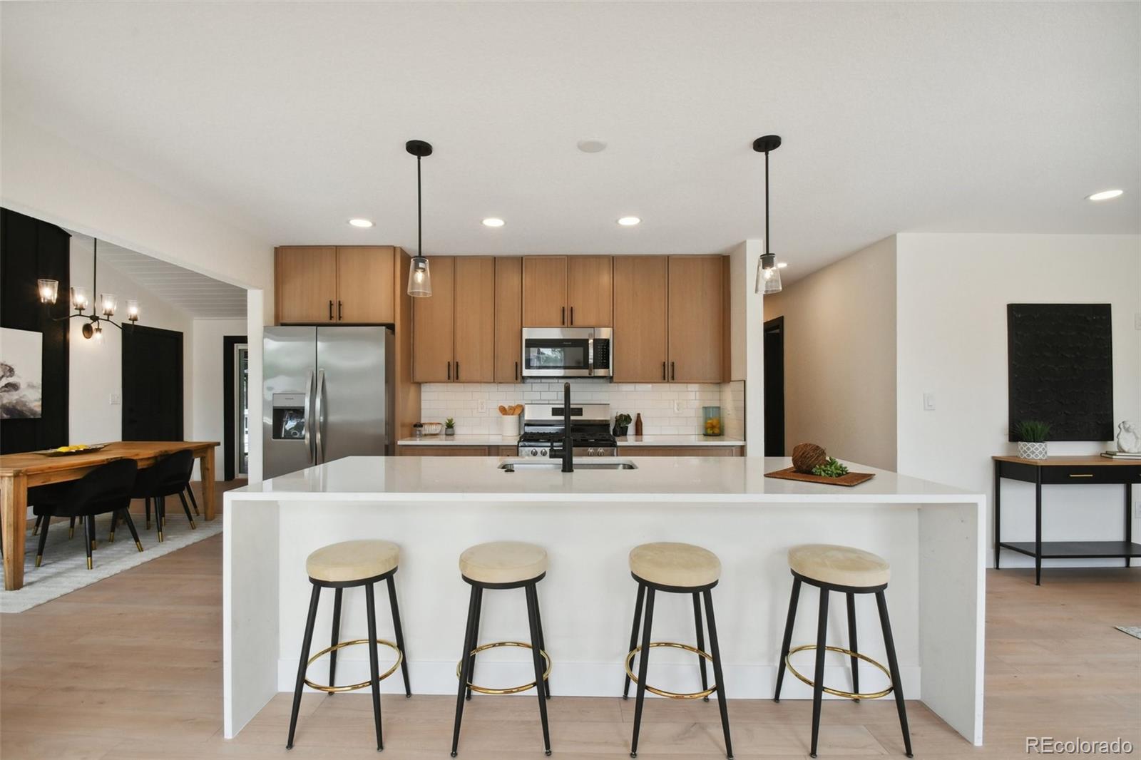 605 W Easter Place