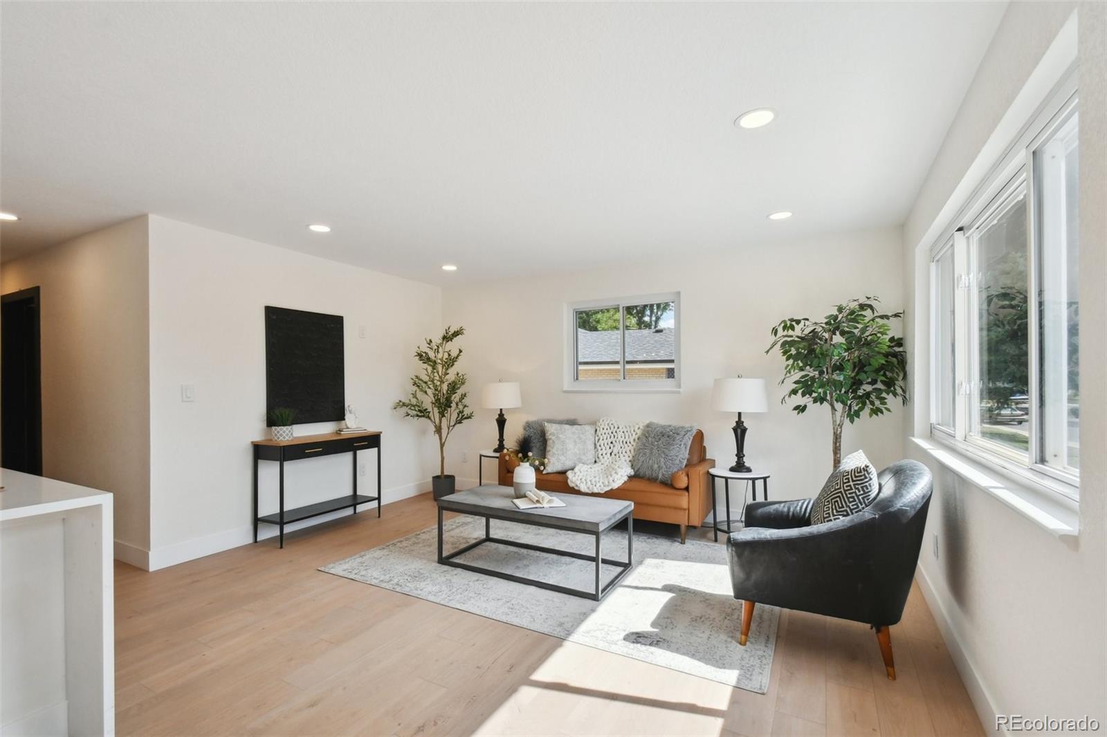 605 W Easter Place