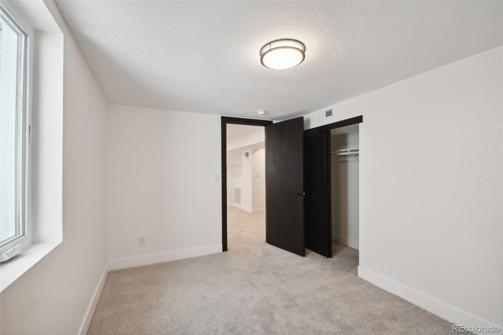 605 W Easter Place