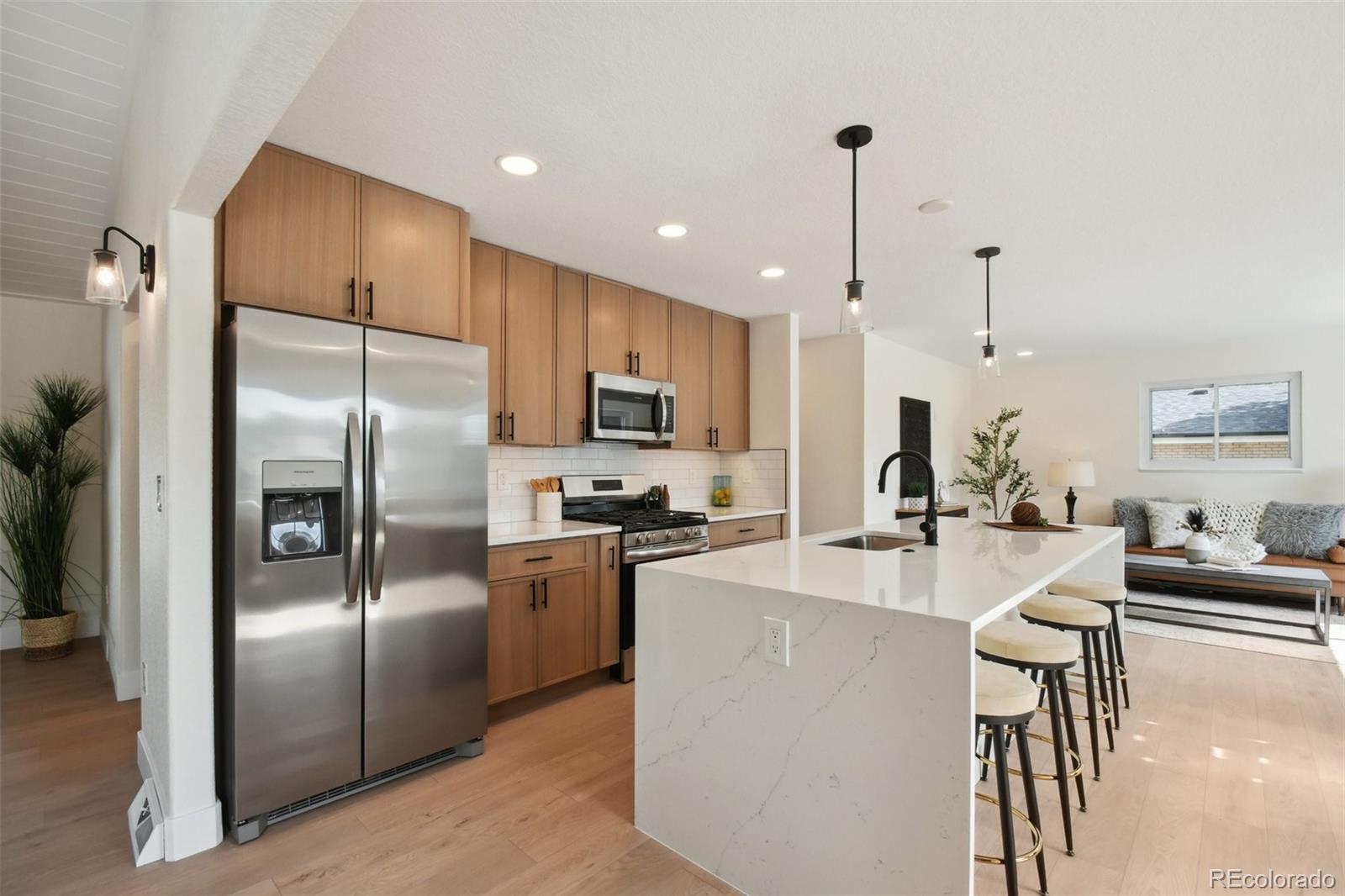 605 W Easter Place