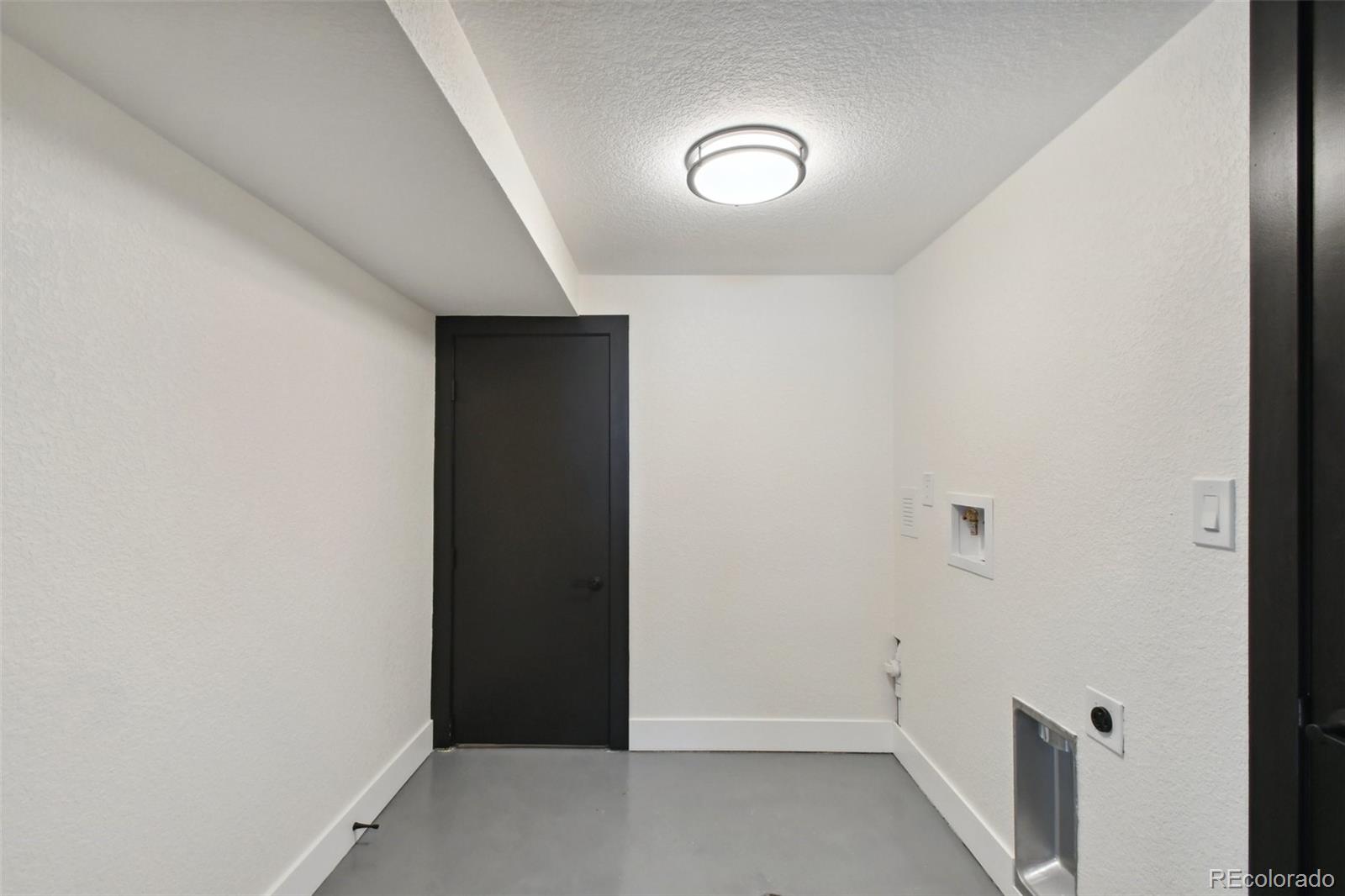 605 W Easter Place