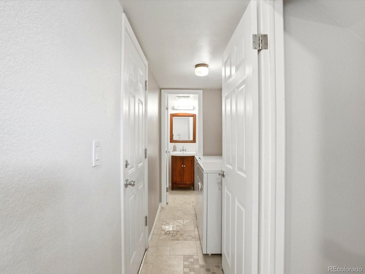 8923 W Warren Dr