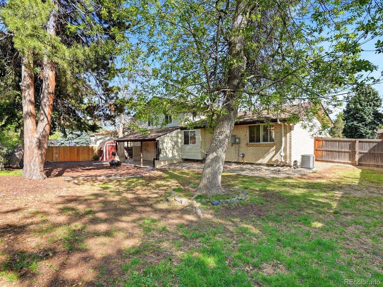 8923 W Warren Dr