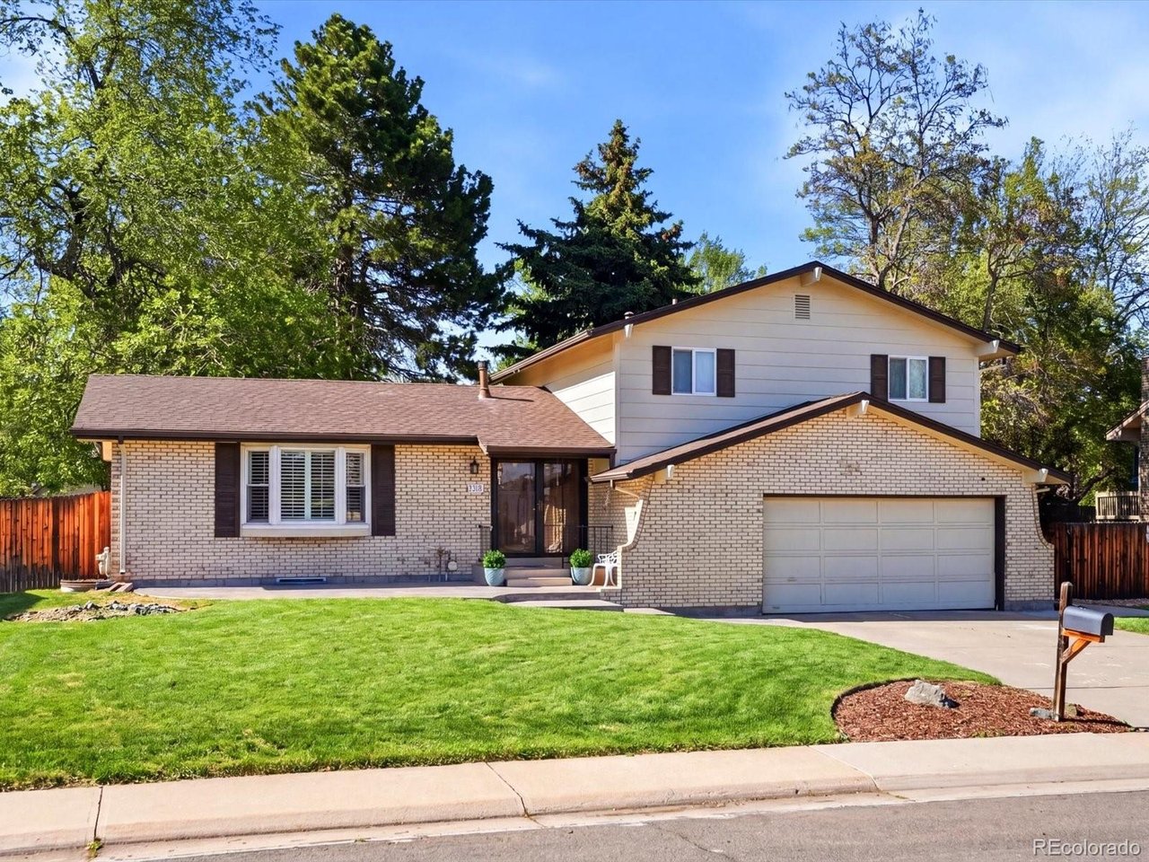8923 W Warren Dr