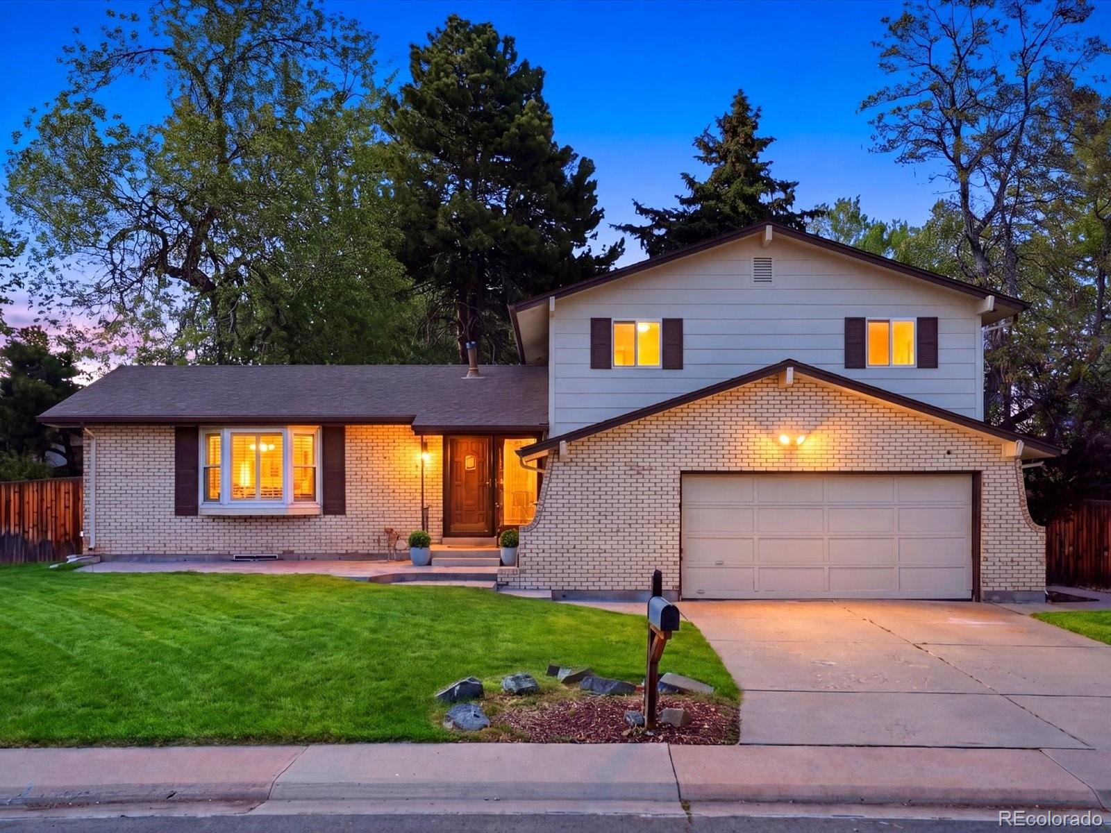 8923 W Warren Drive