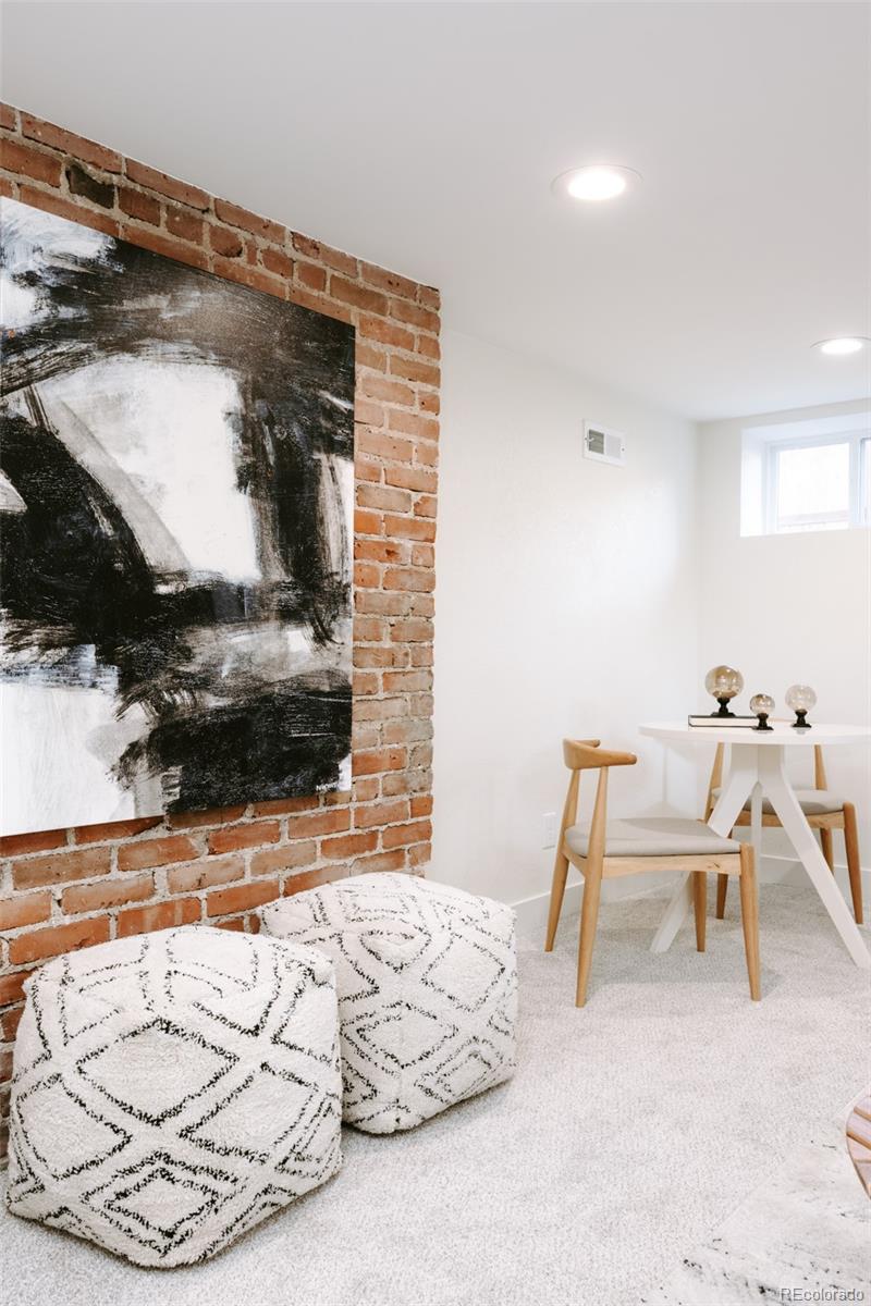 2289 N Glencoe Street