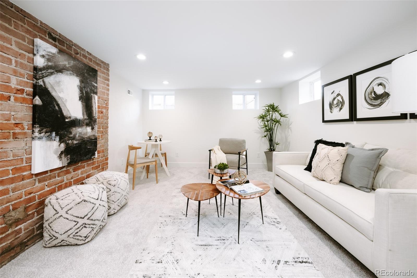 2289 N Glencoe Street