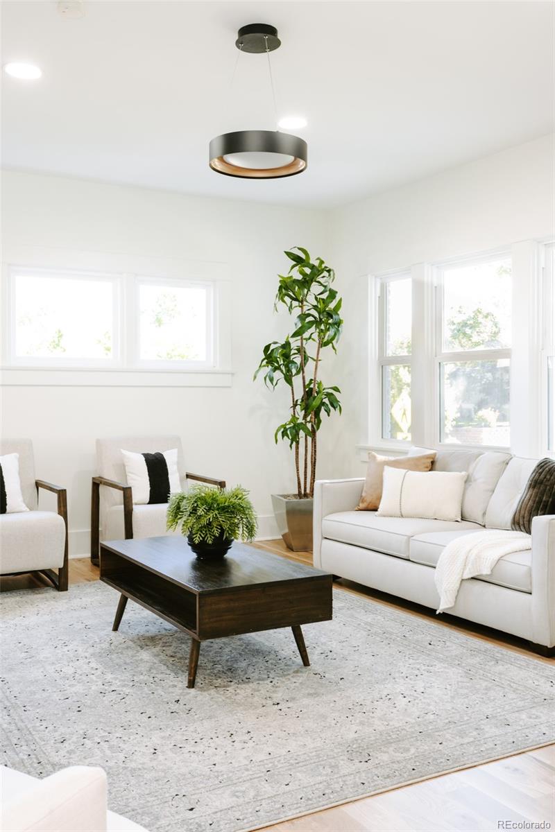 2289 N Glencoe Street