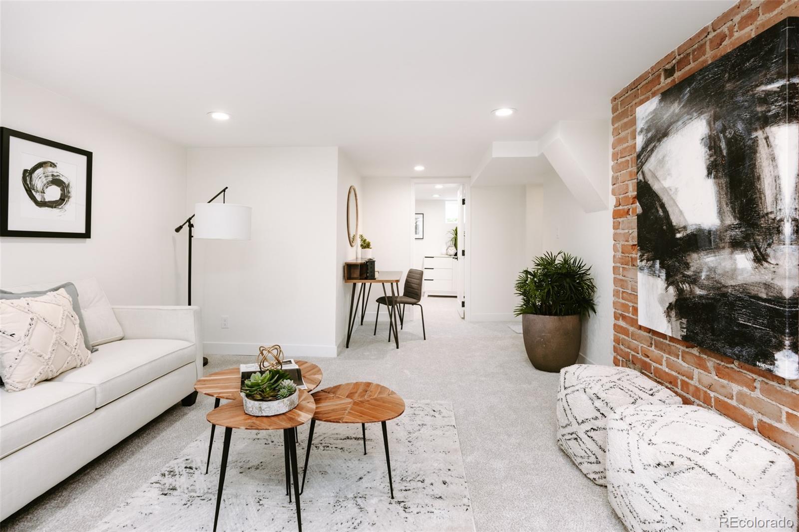 2289 N Glencoe Street