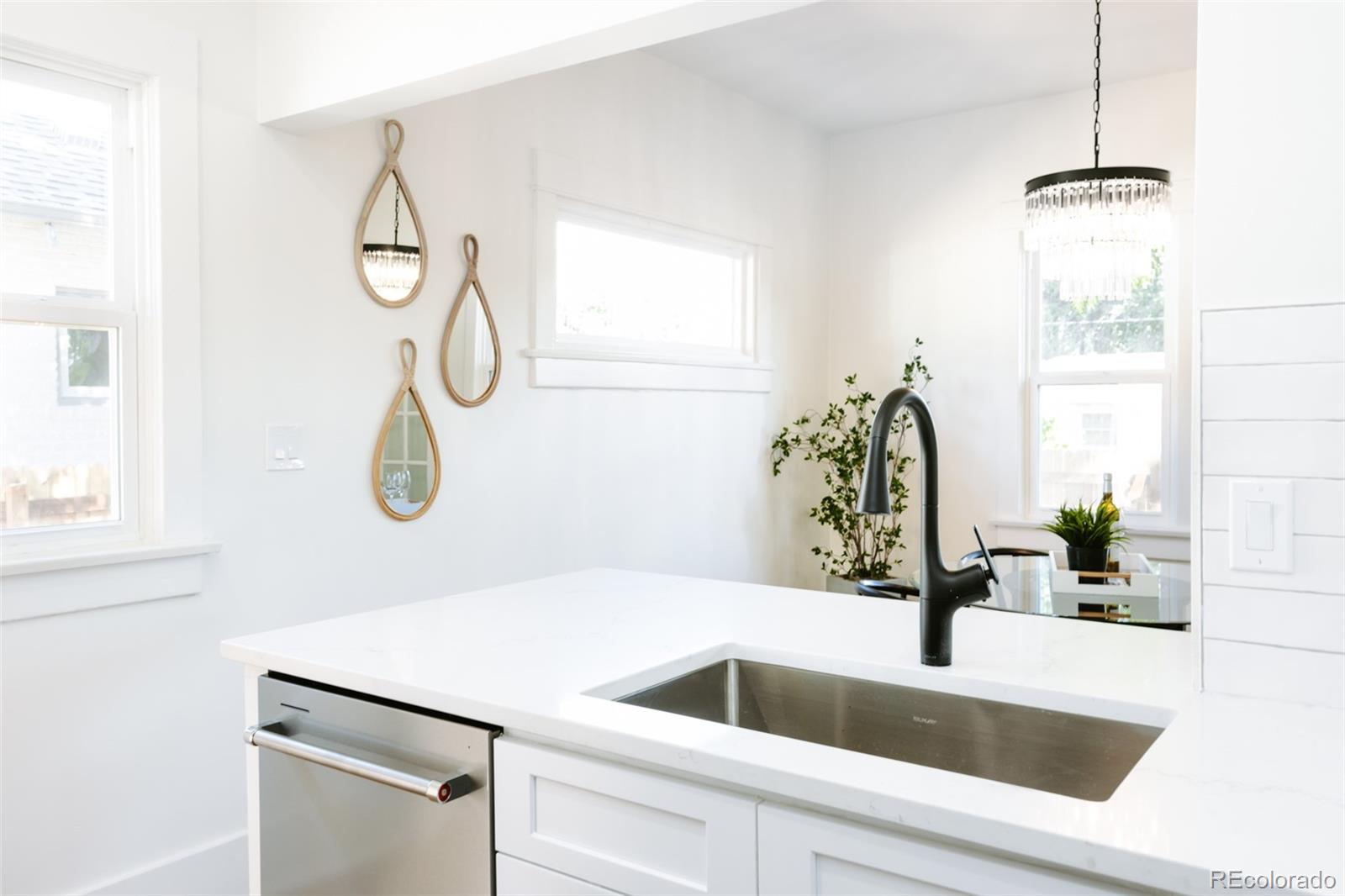 2289 N Glencoe Street