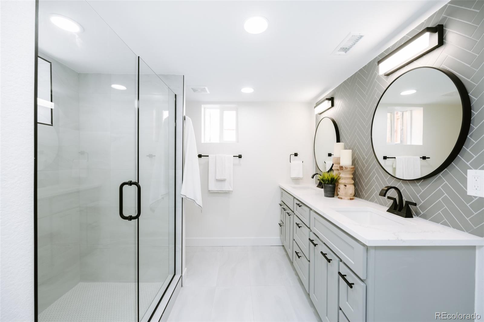 2289 N Glencoe Street