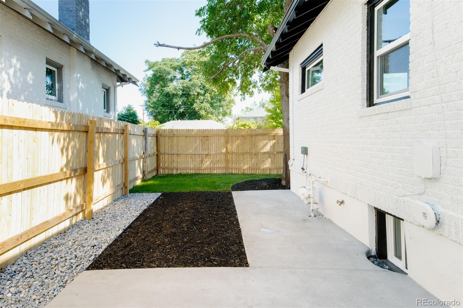 2289 N Glencoe Street