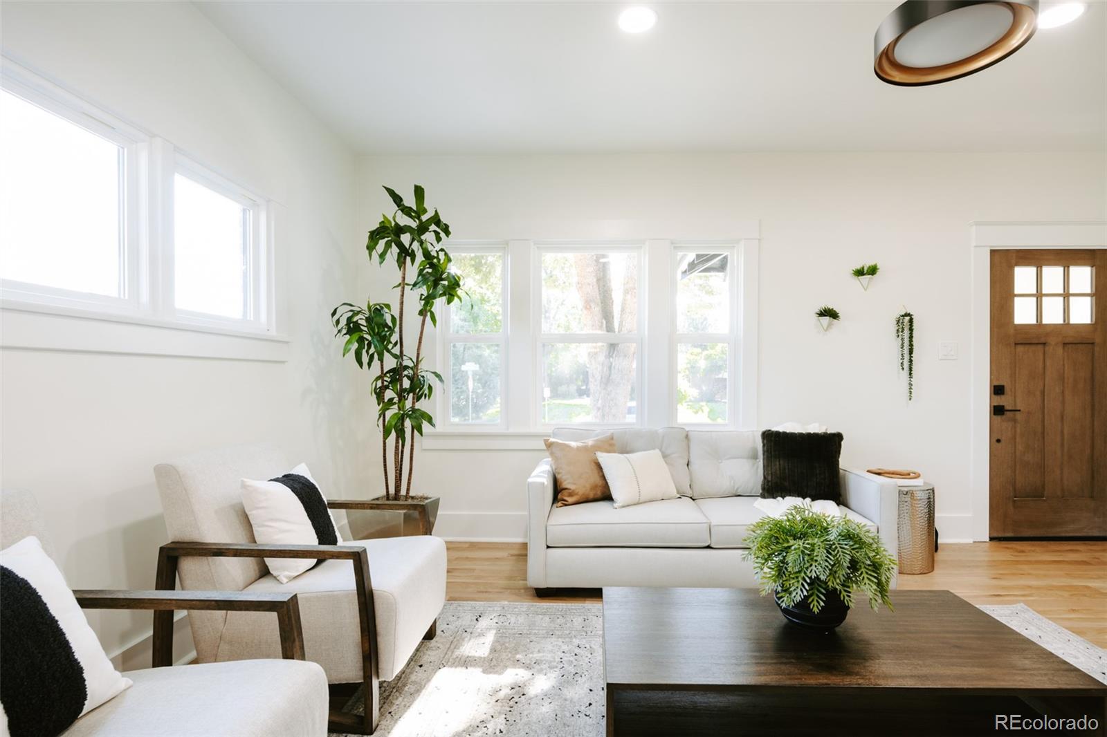 2289 N Glencoe Street