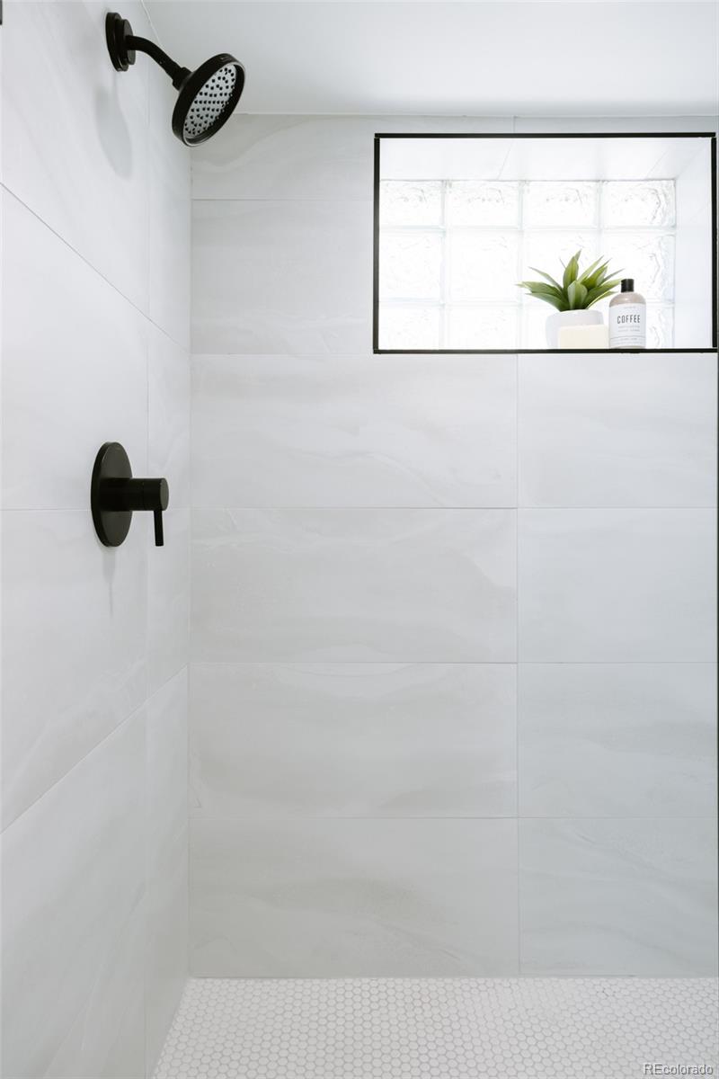 2289 N Glencoe Street