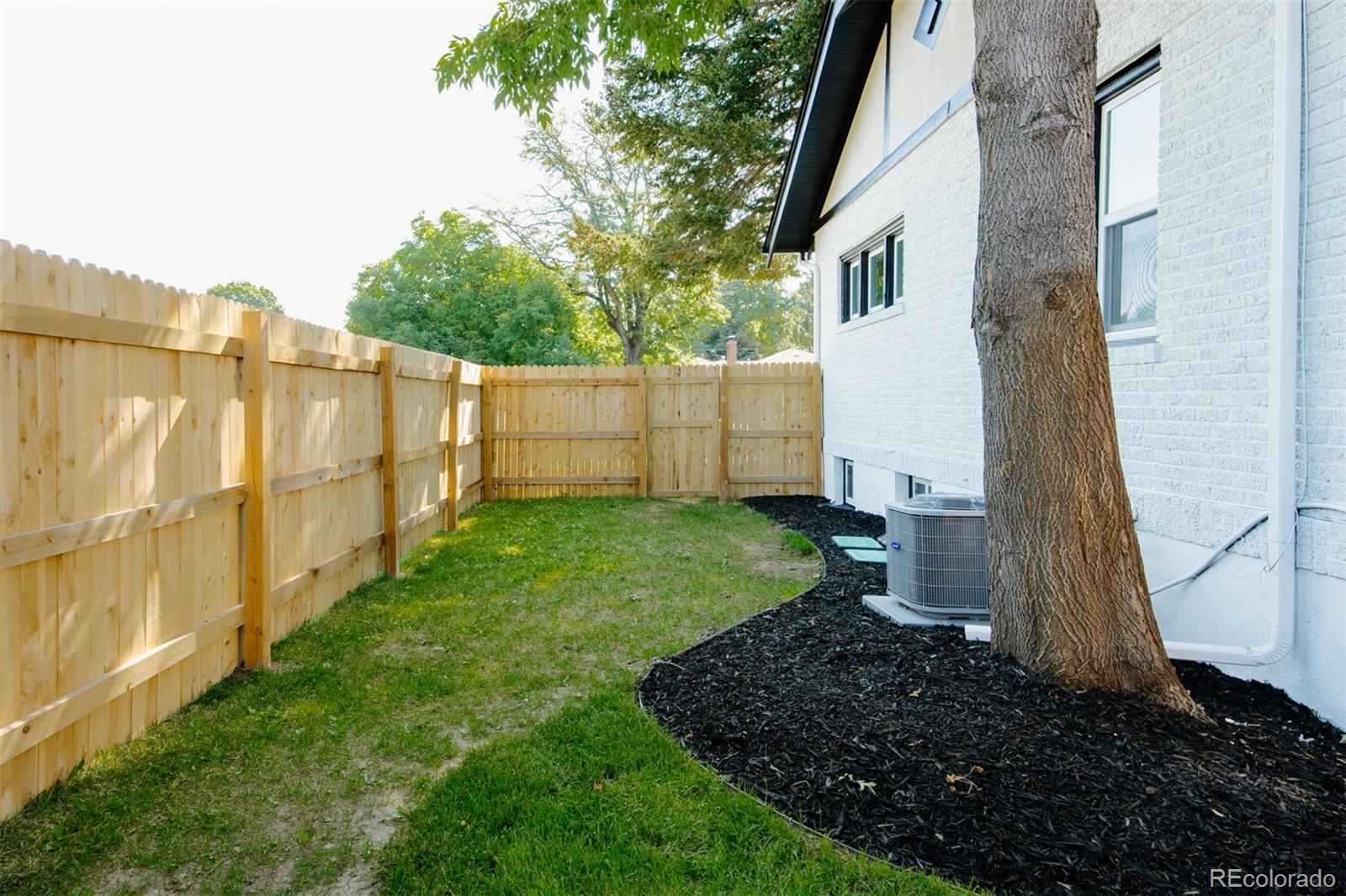 2289 N Glencoe Street