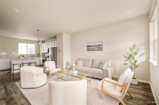 1315 Hoyt Street Unit: 4