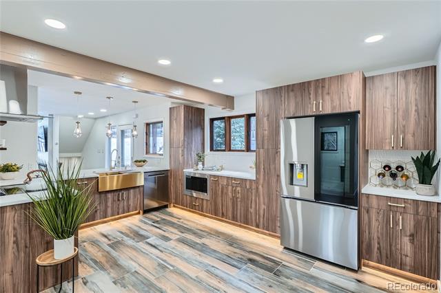 375 Aspen Way