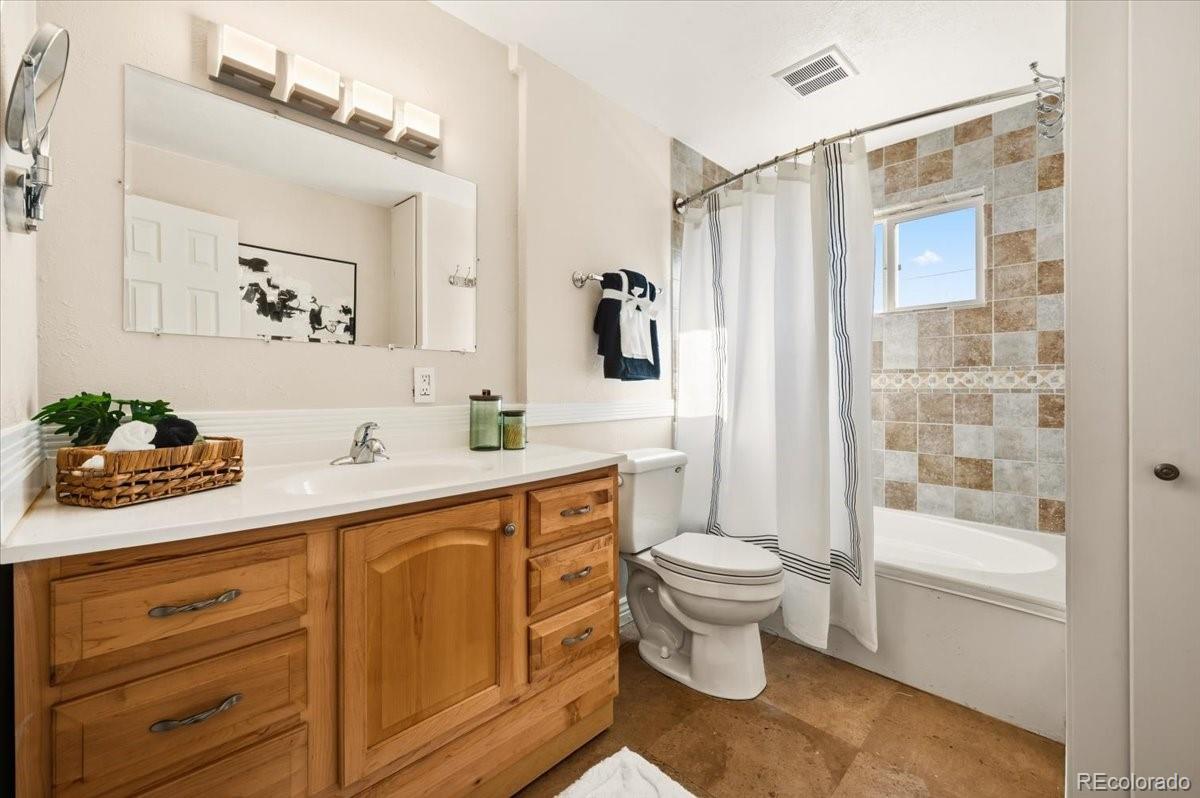 8504 E Briarwood Place