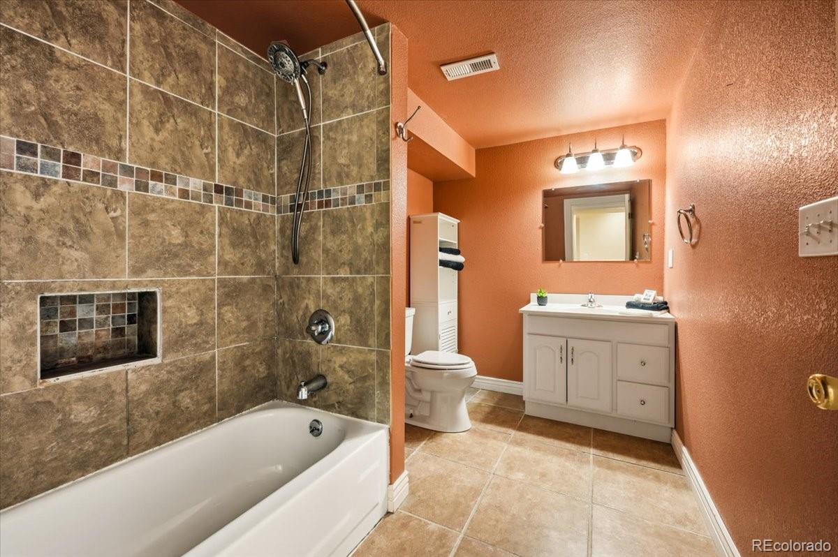 8504 E Briarwood Place