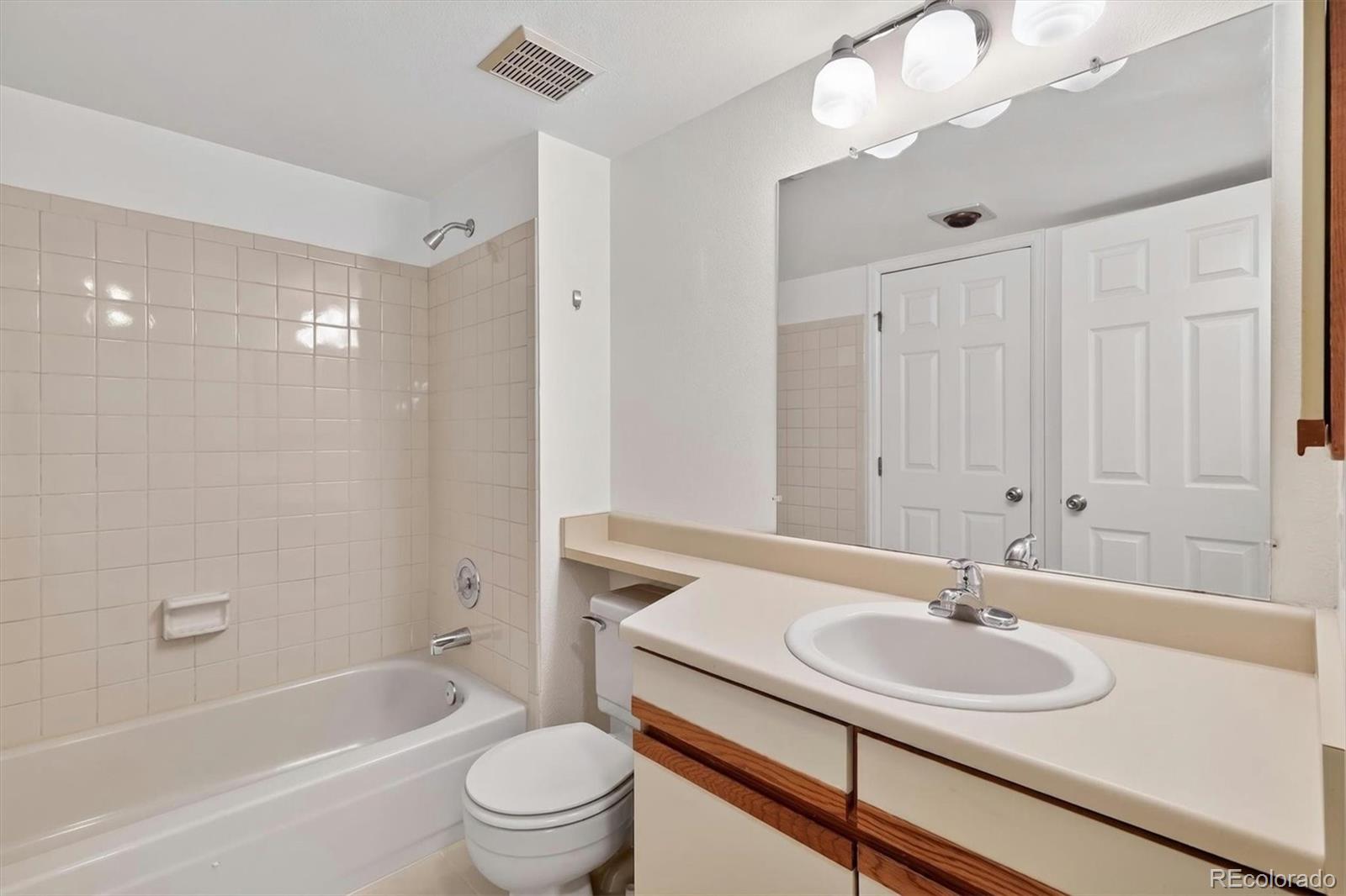 4899 S Dudley Street Unit: 23E