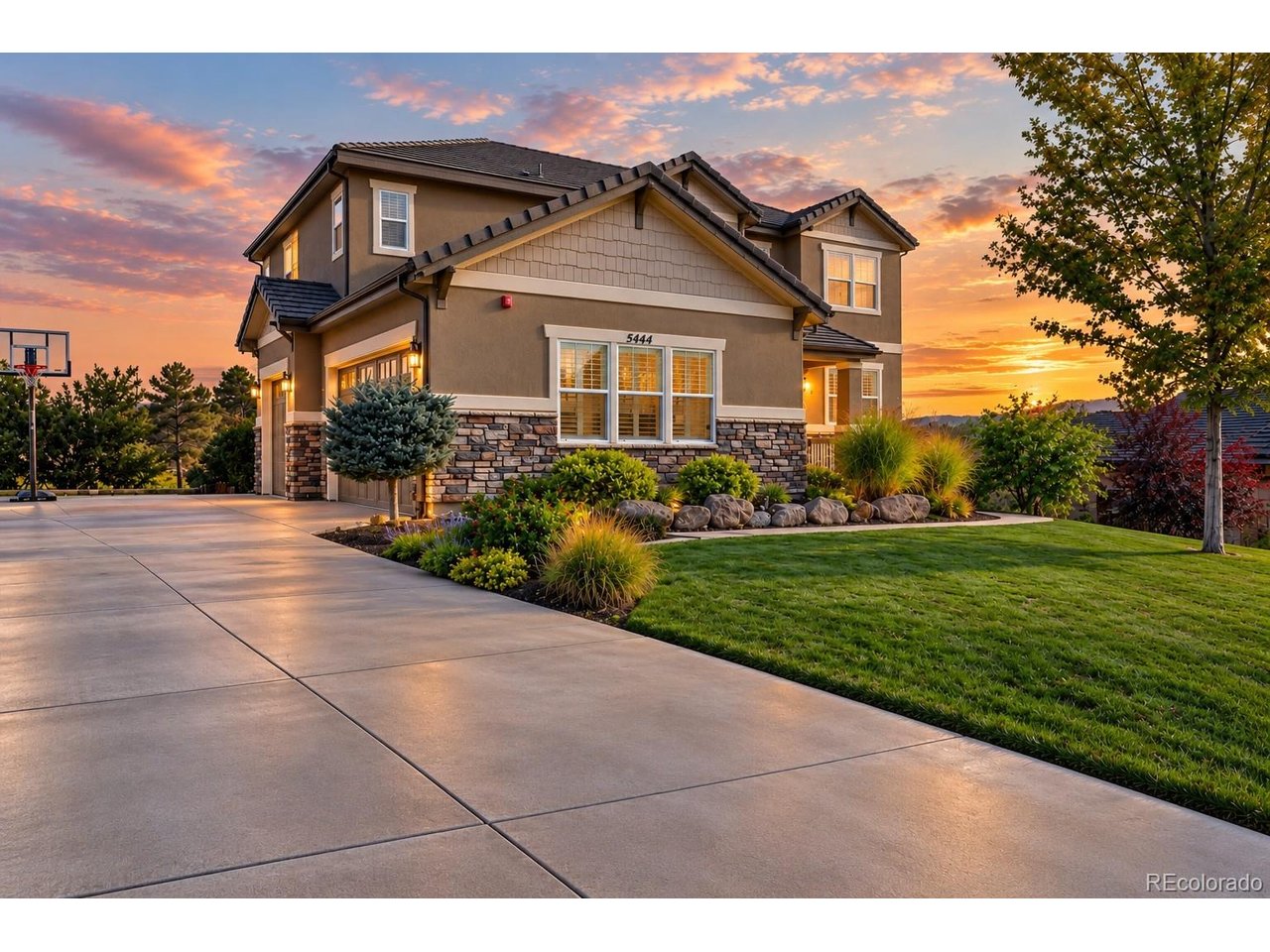 5444 Water Oak Cir