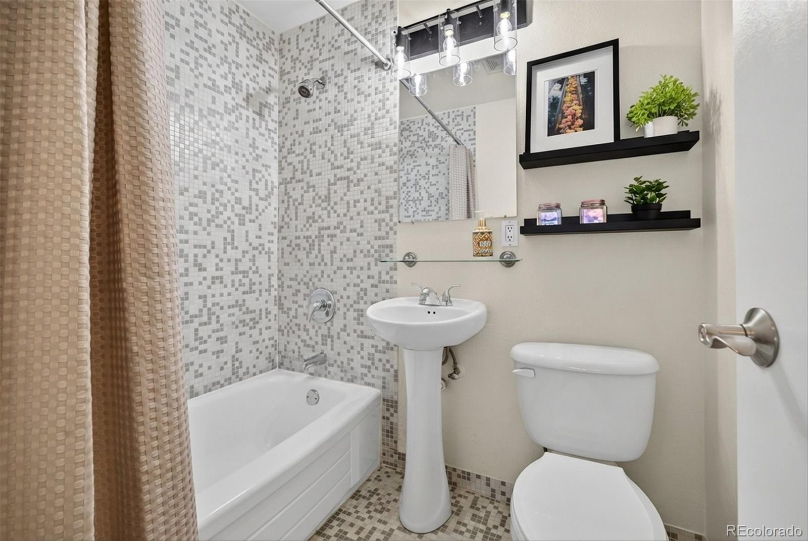 1245 Columbine Street Unit: 207