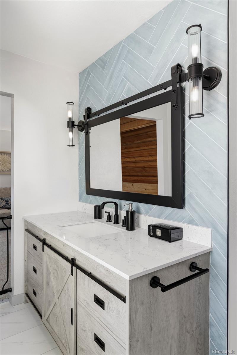 2645 S Xanadu Way Unit: B