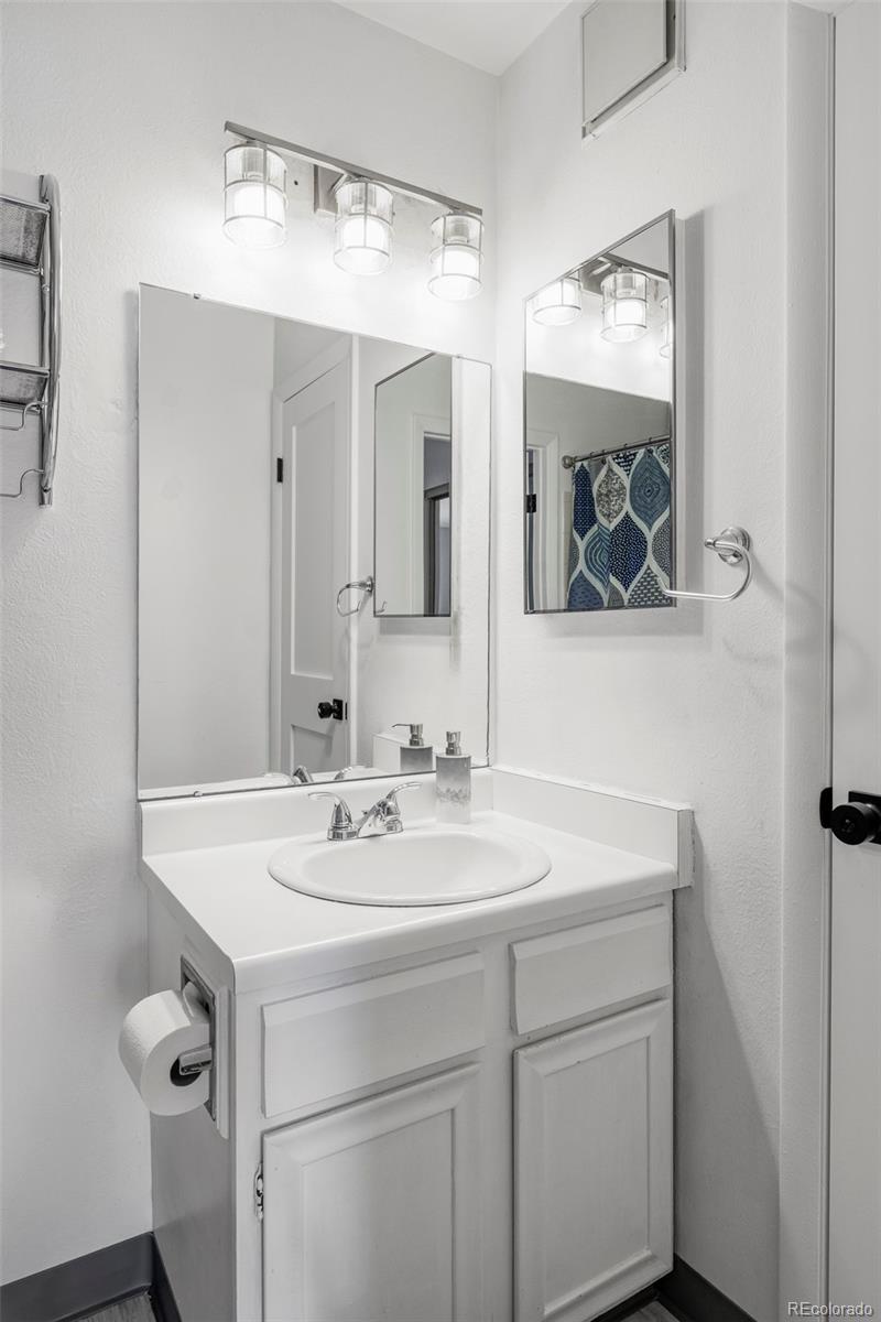 2645 S Xanadu Way Unit: B