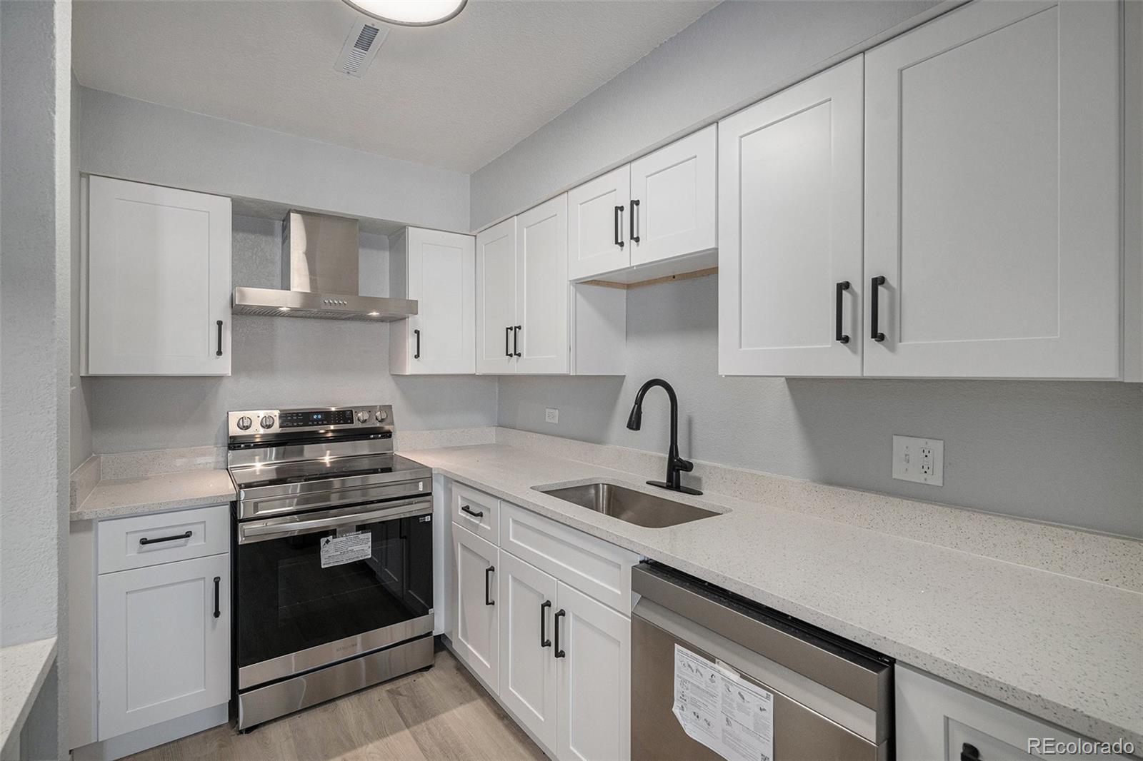 7165 S Gaylord Street Unit: H05
