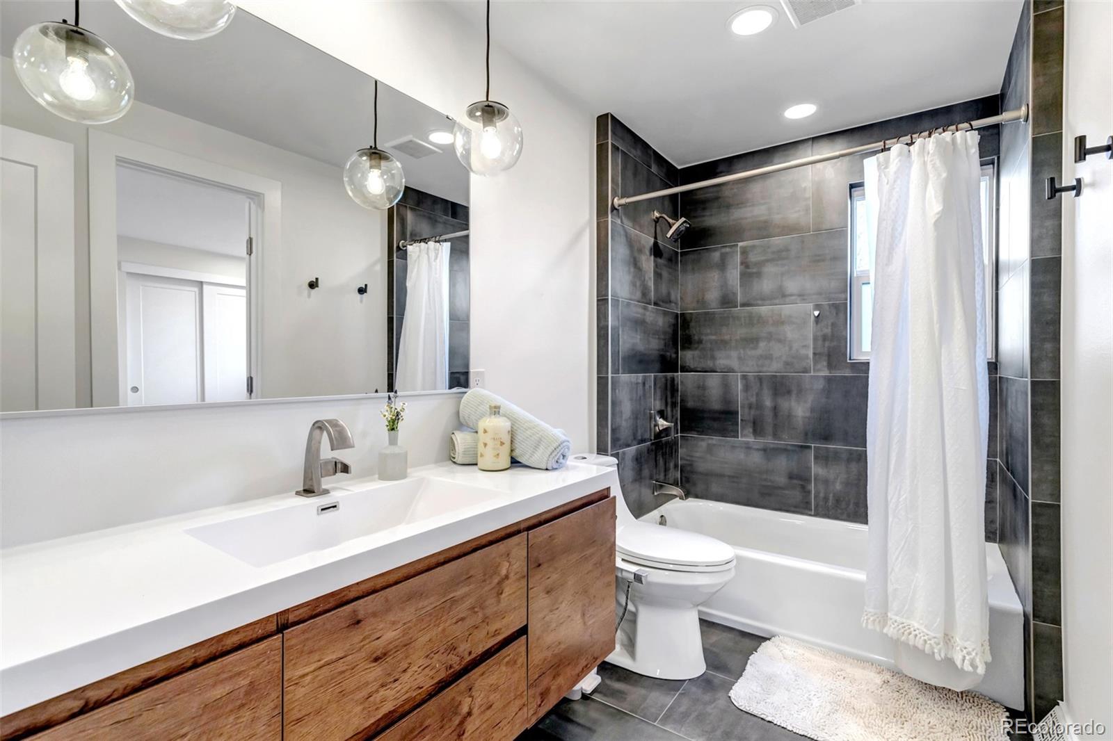 10814 Linda Vista Drive