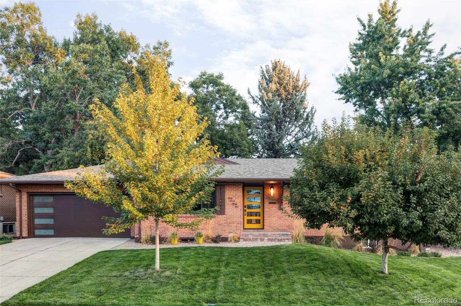 6735 E Villanova Place