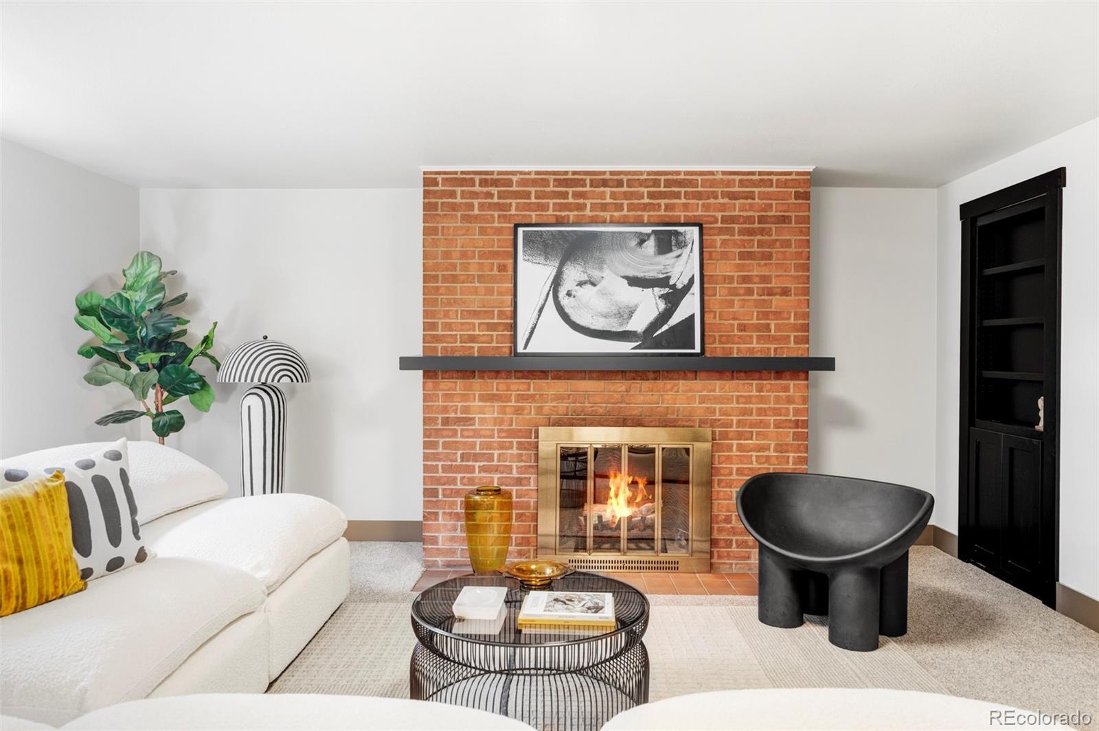 6735 E Villanova Place