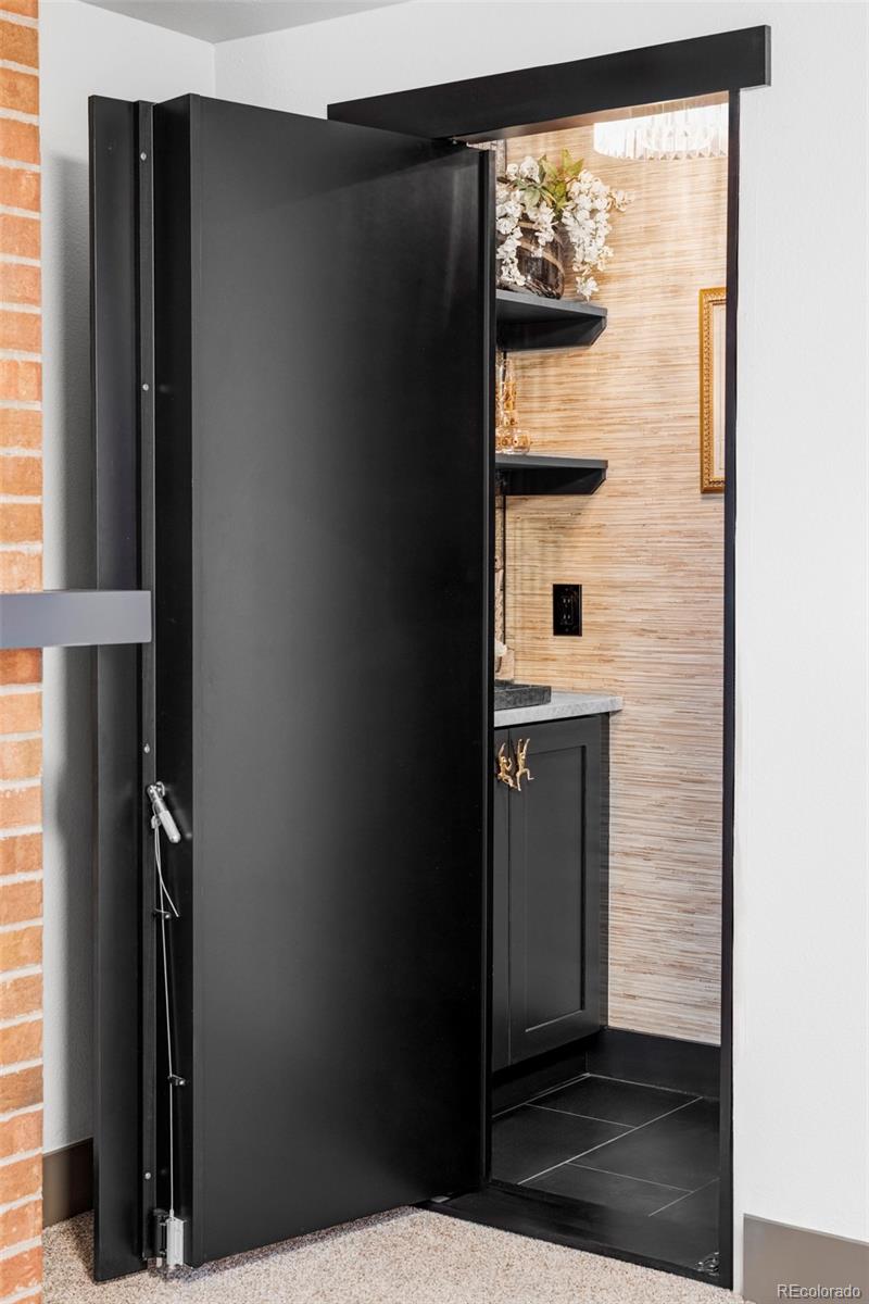 6735 E Villanova Place