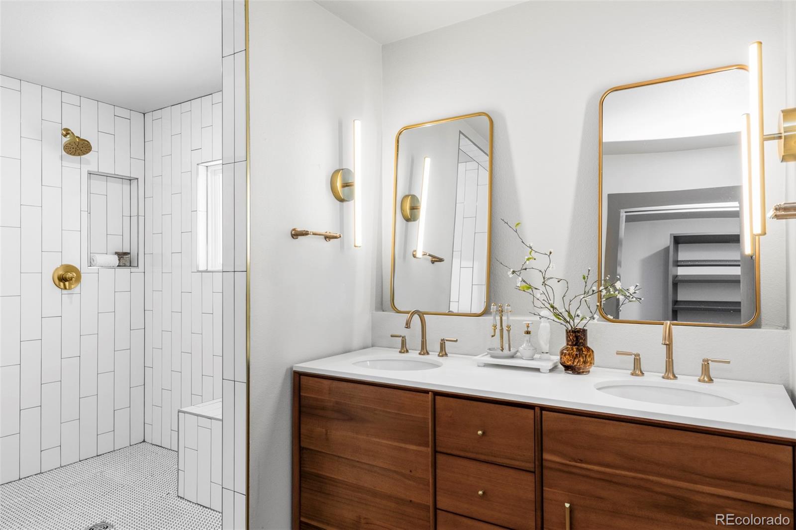 6735 E Villanova Place