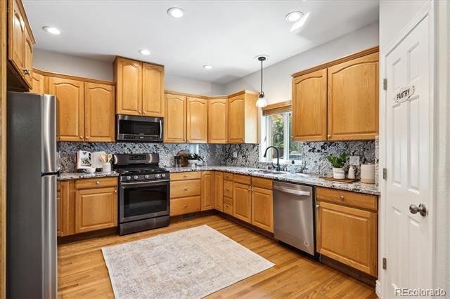 737 S 15th Avenue
